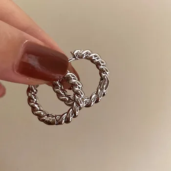 Francuski Metal Twist Koło Kolczyki Fajny Styl Popularny Projekt Biżuteria Nowy Koreański Kolczyki dla Kobiet